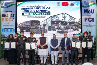 Indian Army and FCI officials exchange the MoU at the Bharat Rice launch with Rajnath Singh and Pralhad Joshi