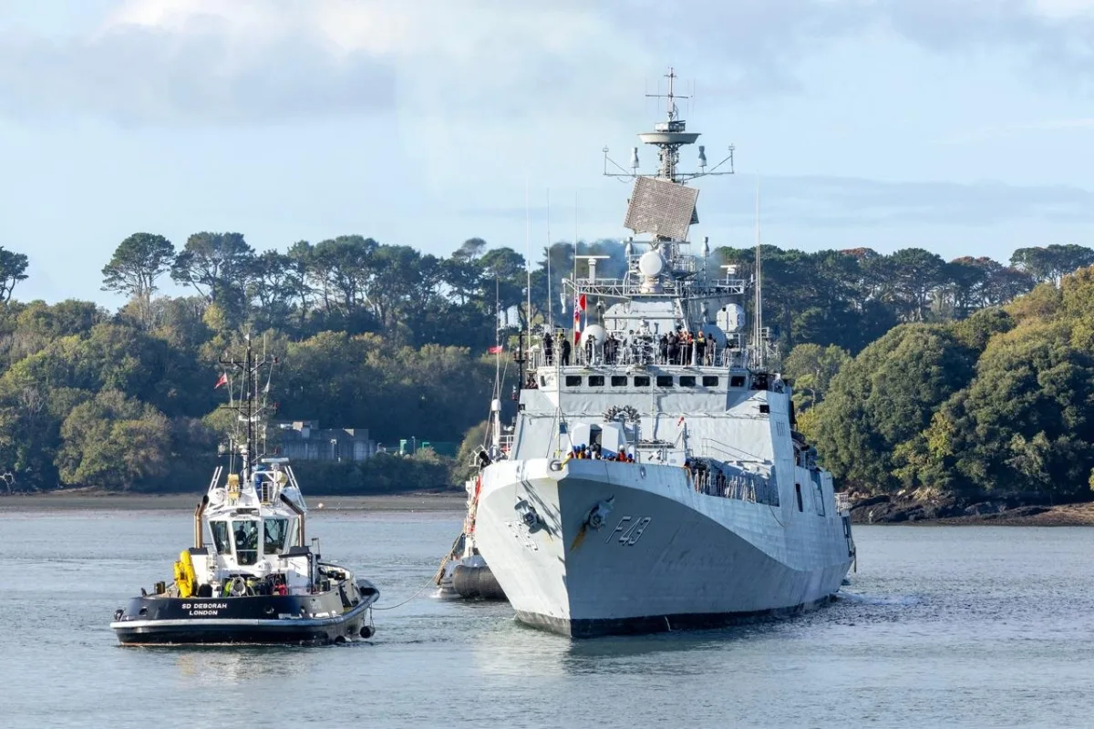 INS Trishul arriving at Plymouth, UK, escorted by a tug for Exercise Konkan-26
