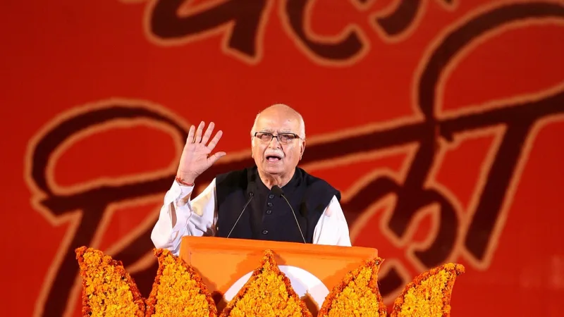 LK Advani addressing a public meeting
