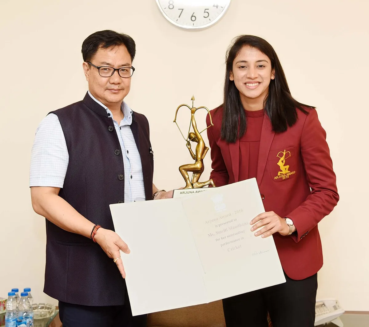 Smriti Mandhana receiving the Arjuna Award in New Delhi