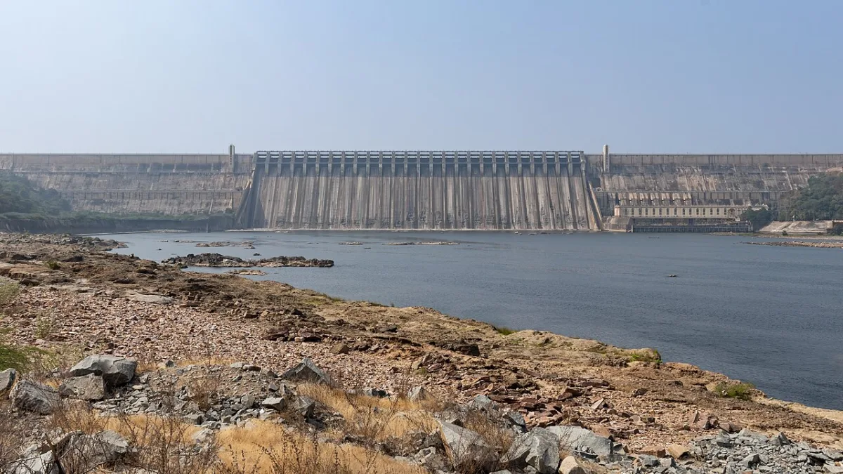 Nagarjuna Sagar dam on the Krishna river with all crest gates closed and low water near the banks